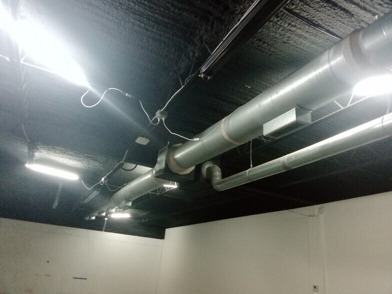 More Photos Of 4501-4527 NW 10th St, Oklahoma City General Retail For Lease