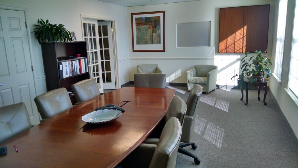 More Photos Of 601 7th St, Laurel Office For Lease