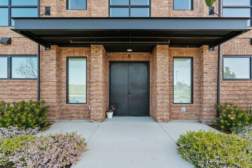 More Photos Of 200 Panetta Ave, Santa Cruz Showroom For Sale
