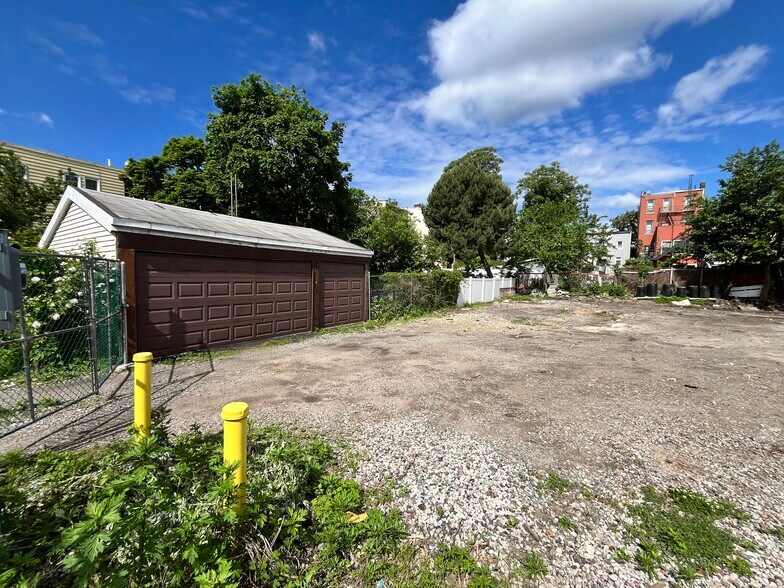 More Photos Of 30-56 14th St, Long Island City Land For Lease