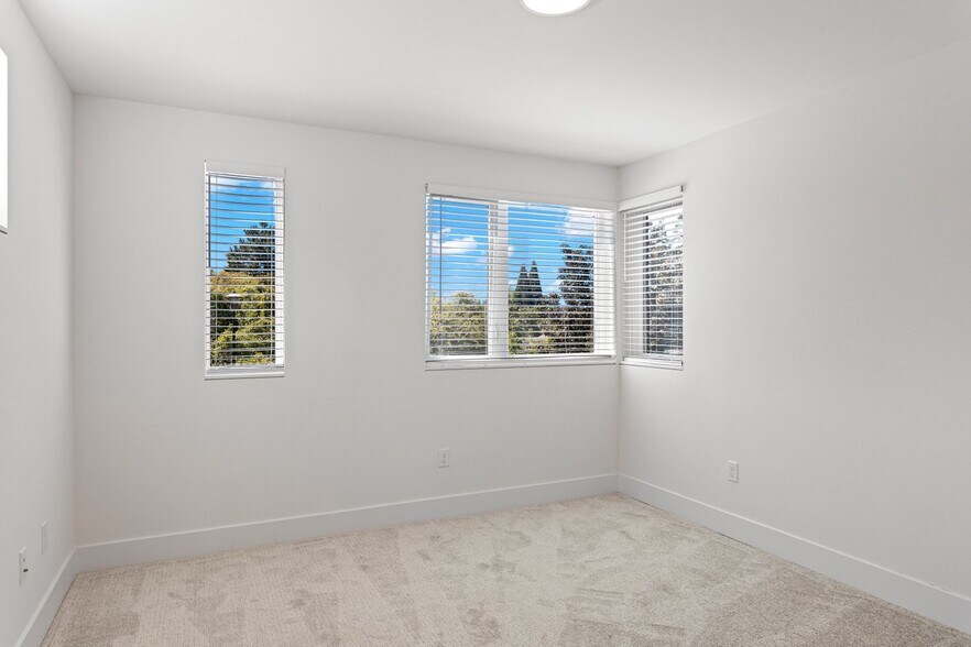 More Photos Of 4270 NE 50th St, Seattle Apartments For Sale