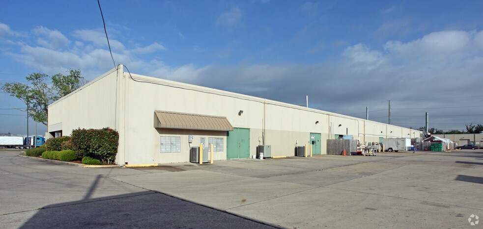 More Photos Of 1000 Riverbend Blvd, Saint Rose Industrial For Sale