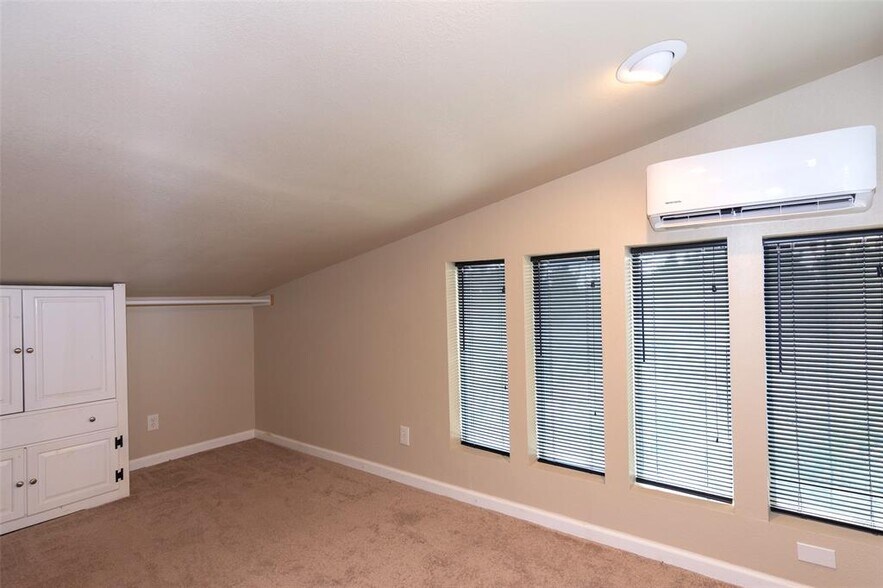 More Photos Of 30303 Ranch Road 12, Dripping Springs Office For Lease