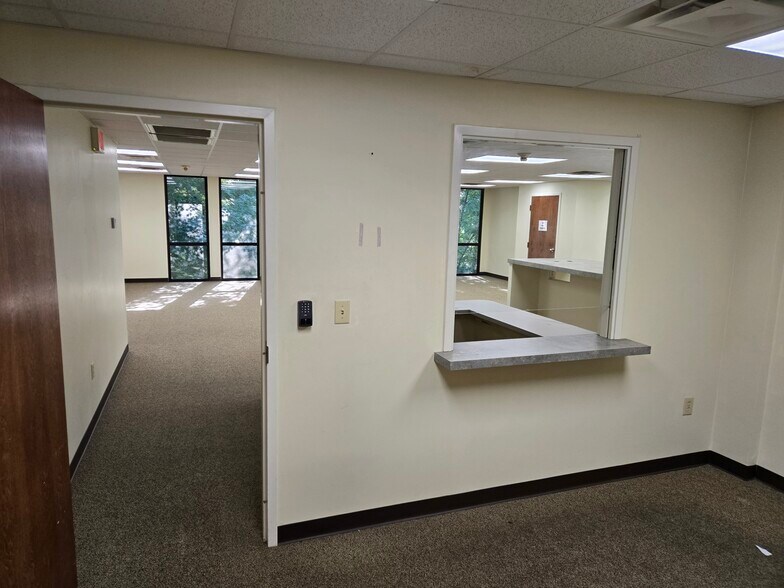 More Photos Of 1910 Lakeland Dr, Jackson Medical For Lease