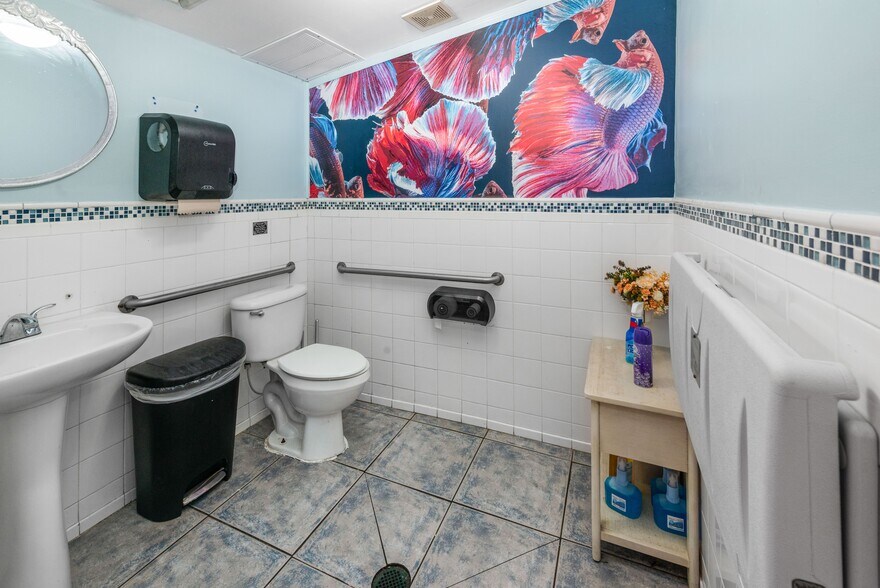 More Photos Of 816 Duval St, Key West Restaurant For Sale