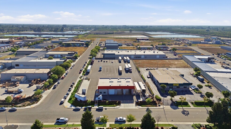 More Photos Of 4376 Farm Supply Dr, Ceres Truck Terminal For Sale