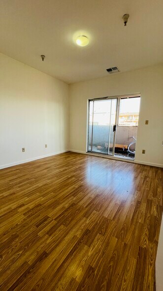 More Photos Of 324 7th St, Oakland General Retail For Sale