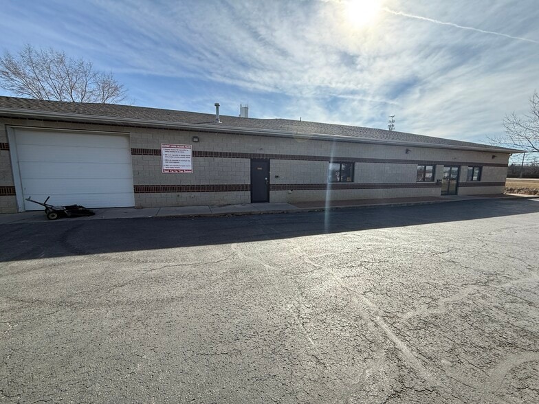 More Photos Of 1262 S Bridge St, Yorkville Service For Sale