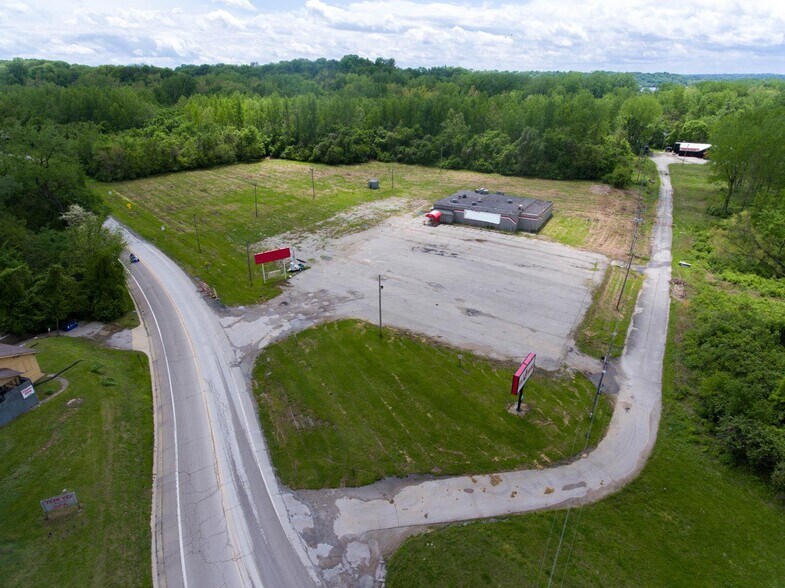 More Photos Of 60 Four Corners Ln, Centreville Bar For Sale