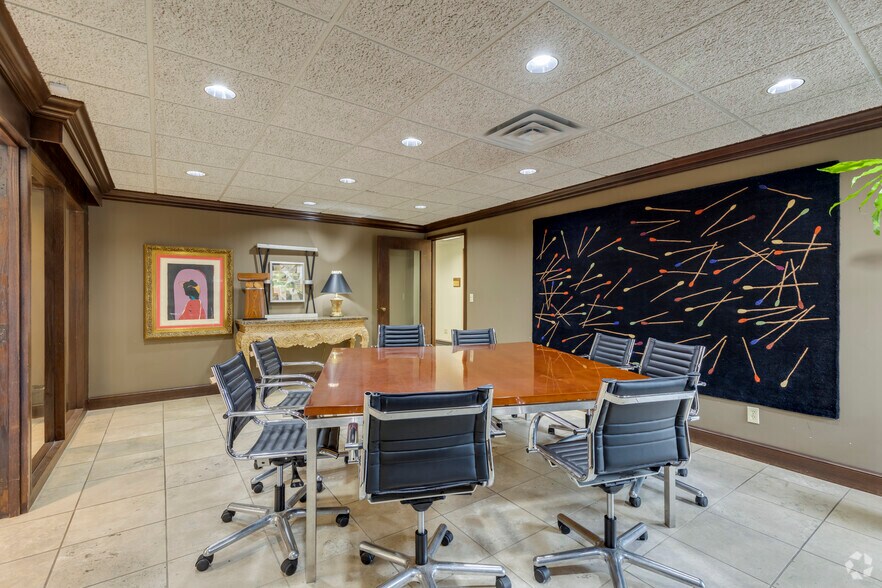 More Photos Of 1000 W Wilshire Blvd, Oklahoma City Coworking Space