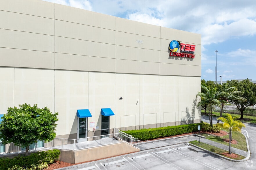 More Photos Of 11601 NW 107th St, Miami Warehouse For Lease