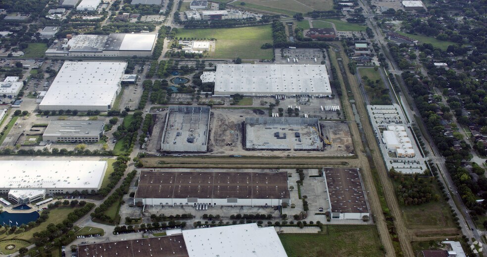 More Photos Of 1403 Gillingham Ln, Sugar Land Warehouse For Lease