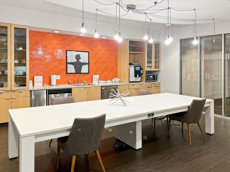 More Photos Of 7500 College Blvd, Overland Park Coworking Space