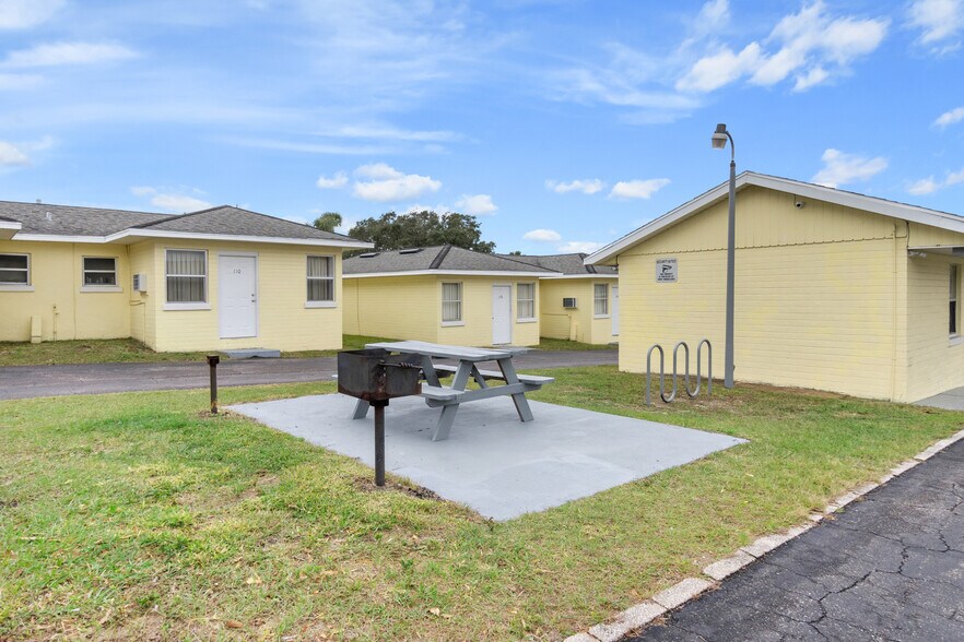 More Photos Of 801 Ridgewood Ave, Holly Hill Hotel For Sale