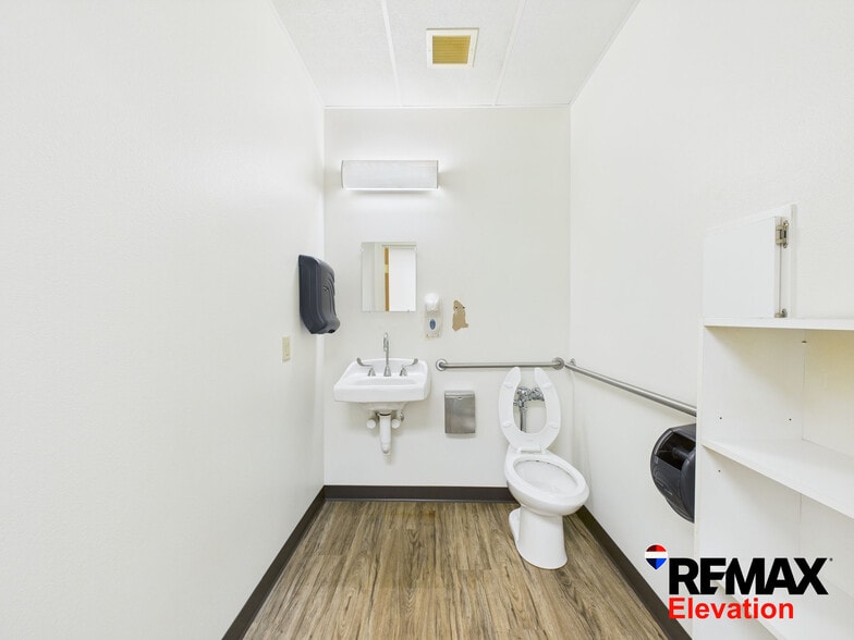 More Photos Of 156 N 6th St, Basin Office For Lease