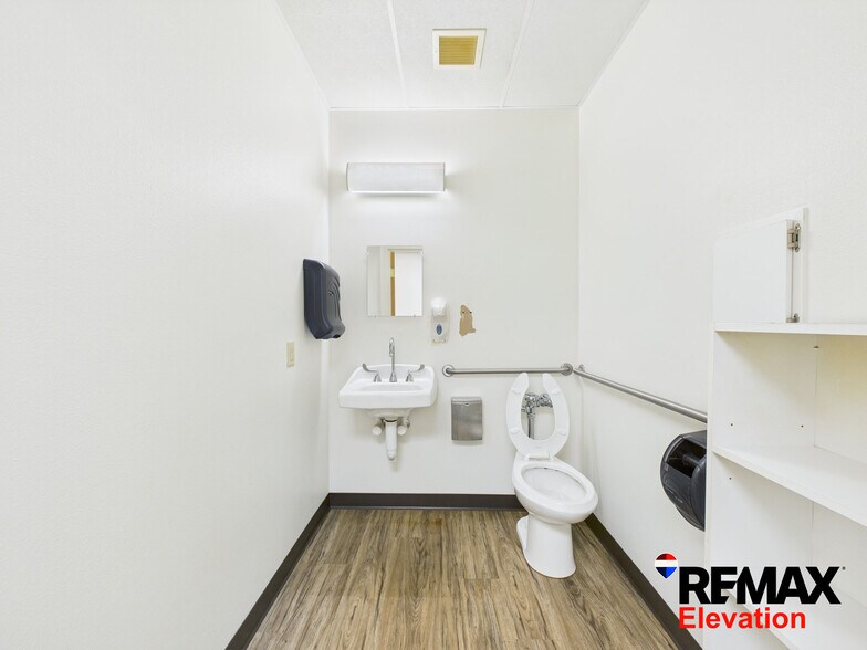 More Photos Of 156 N 6th St, Basin Office For Sale