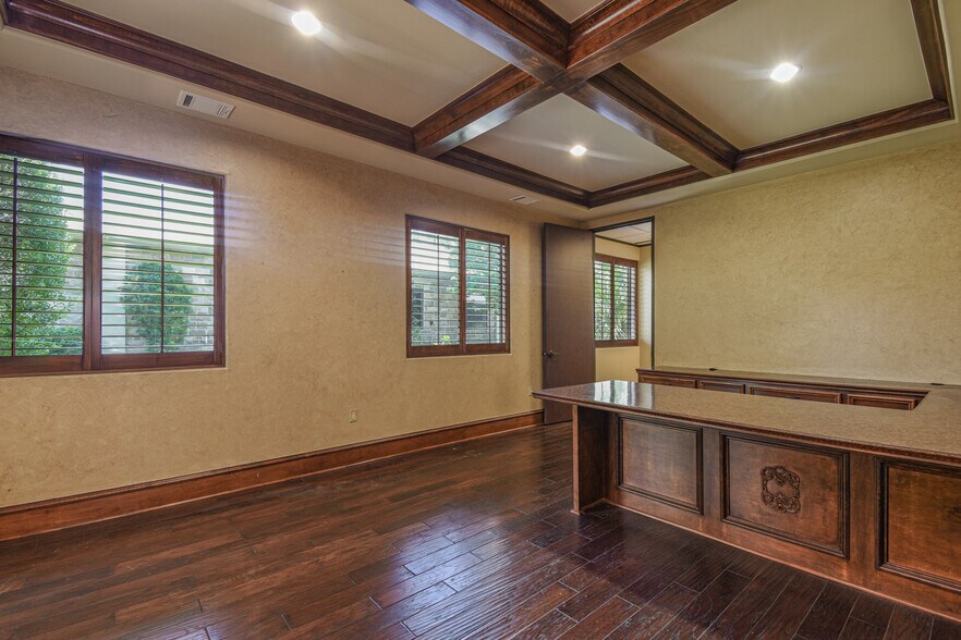 More Photos Of 821 Crossbridge Dr, Spring Office For Sale