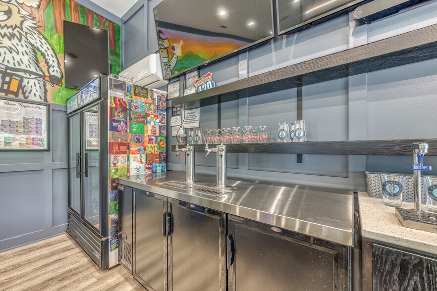 More Photos Of 640 E Maple St, Johnson City Bar For Sale