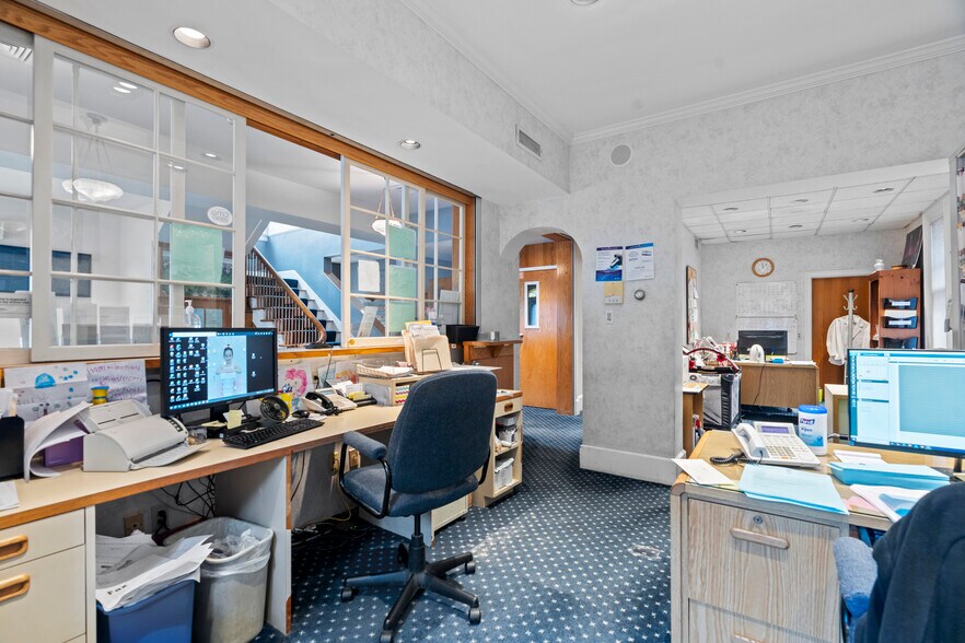 More Photos Of 1481 Chapel St, New Haven Office For Sale