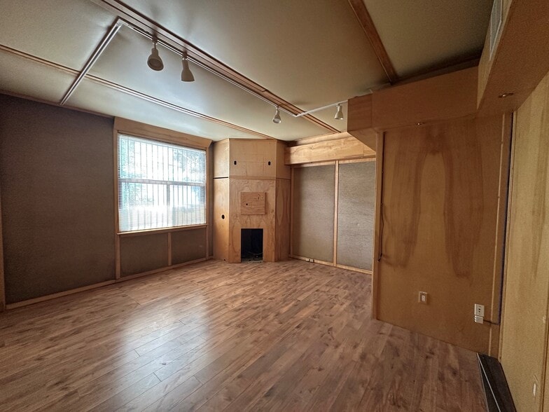 More Photos Of 11435 Chandler Blvd, North Hollywood Research And Development For Sale