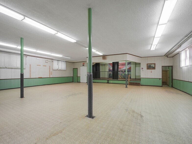 More Photos Of 9630 74 Av NW, Edmonton Flex For Sale