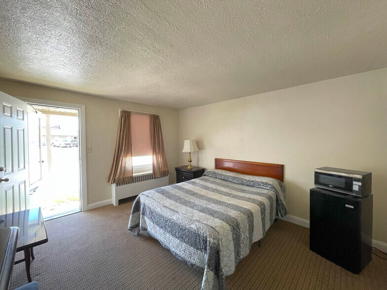 More Photos Of 10025 Pulaski Hwy, Middle River Bar For Sale