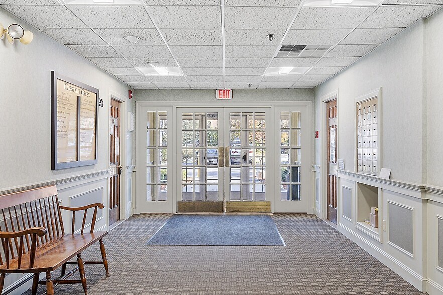 More Photos Of 575 Turnpike St, North Andover Medical For Lease