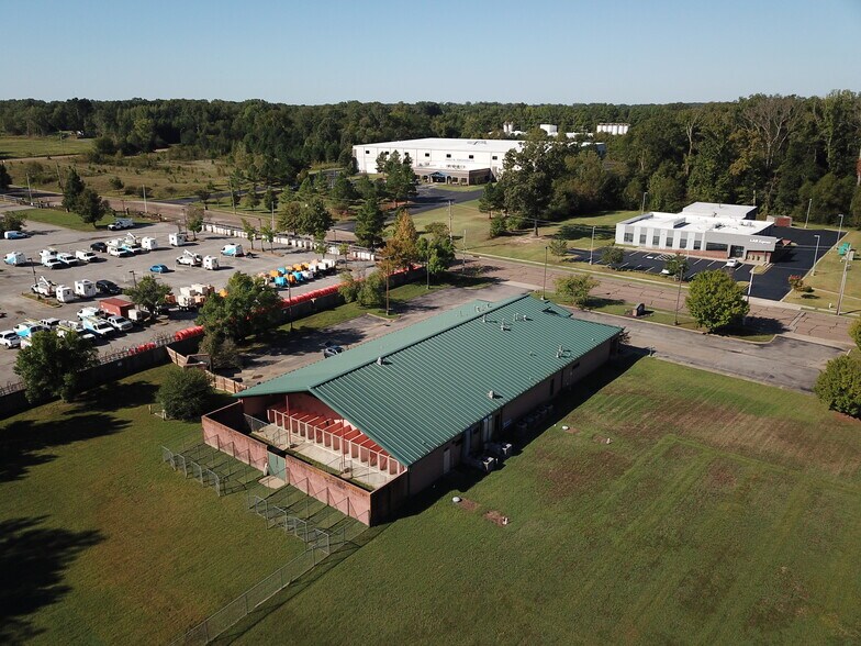 More Photos Of 3210 Cypress Ridge Dr, Eads Veterinarian Kennel For Sale