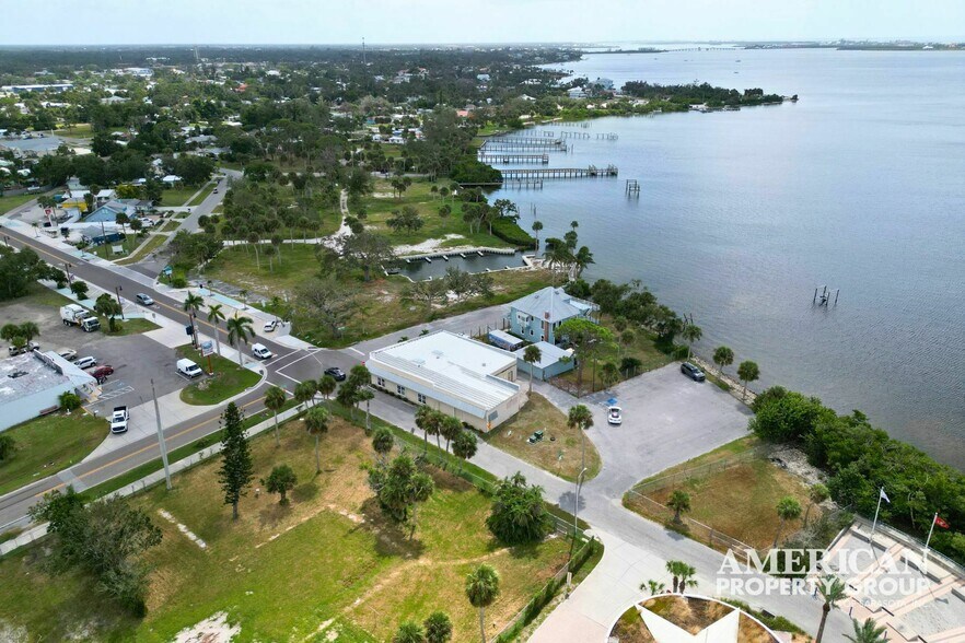 More Photos Of 2 Buchans Lndg, Englewood Funeral Home For Lease