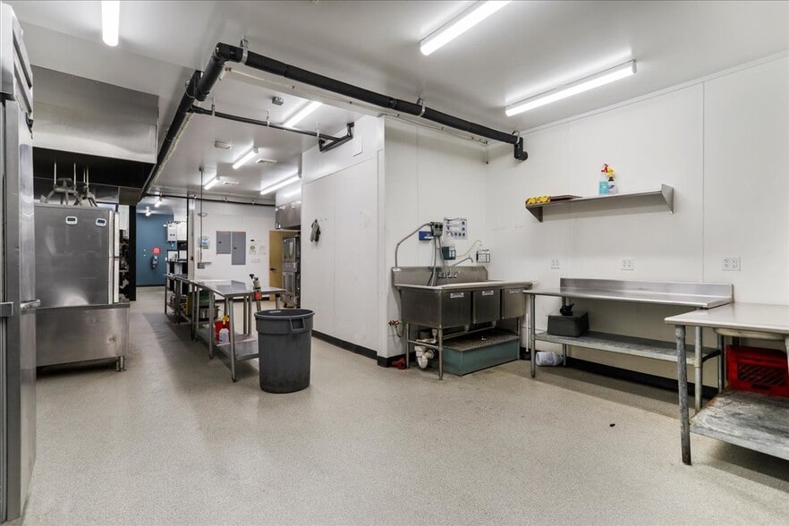 More Photos Of 985 Baltimore Pike, Gettysburg Storefront For Sale