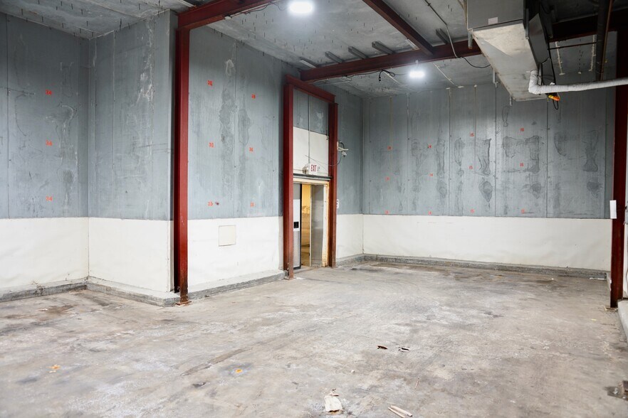 More Photos Of 635 Kingsbridge Rd, Carrollton Distribution For Lease