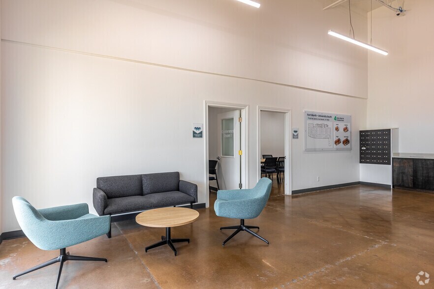 More Photos Of 3131 W Bolt St, Fort Worth Warehouse For Lease