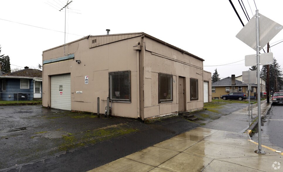 More Photos Of 5002 SE 122nd Ave, Portland Flex For Sale