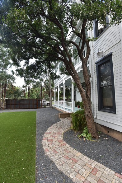 More Photos Of 1000 E Cesar Chavez St, Austin Loft Creative Space For Lease