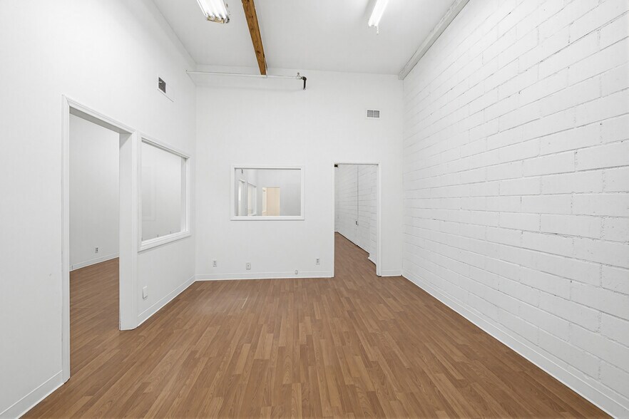 More Photos Of 3380 Livonia Ave, Los Angeles Light Manufacturing For Lease