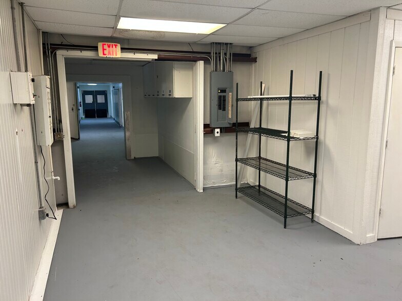 More Photos Of 174 NW 9th ave, Mulberry Distribution For Sale