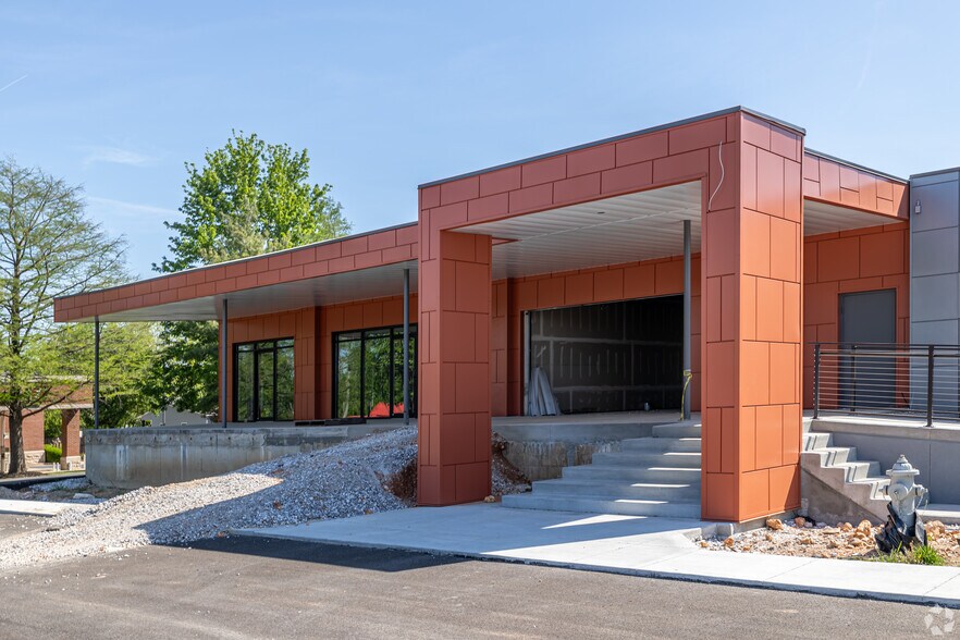 More Photos Of 719 W Walnut St, Rogers Unknown For Lease