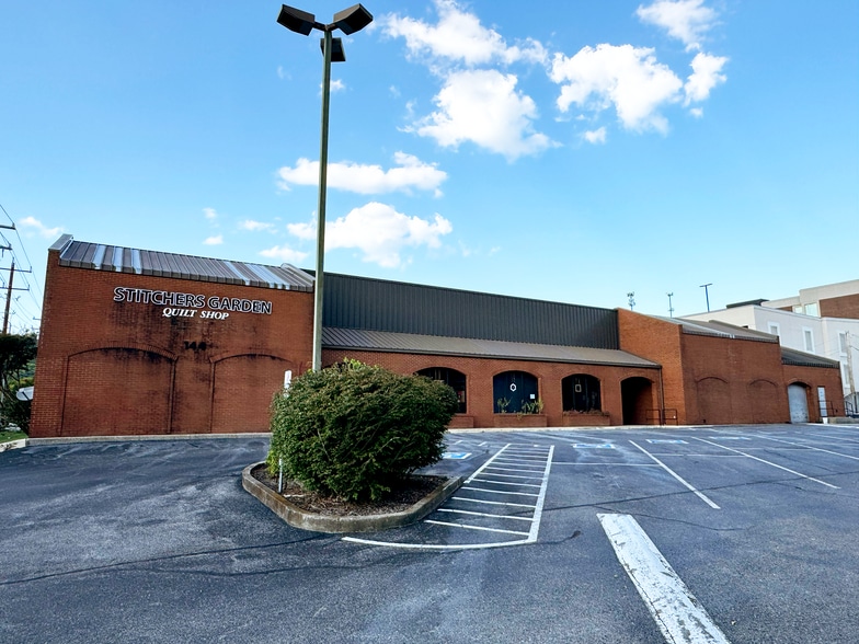 More Photos Of 144 Wilson Pike, Brentwood Freestanding For Lease