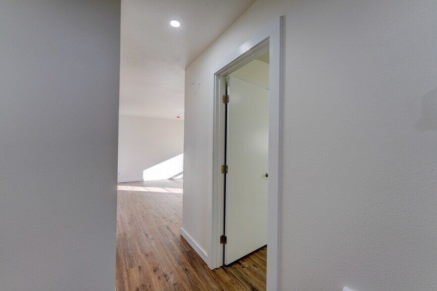 More Photos Of 1049 SE Walnut St, Hillsboro Apartments For Sale