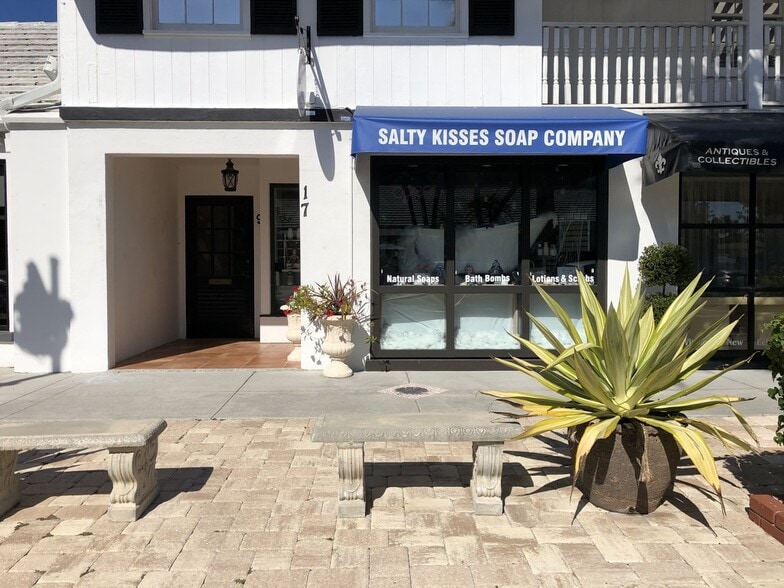 More Photos Of 9-19 Fillmore Dr, Sarasota Storefront Retail Office For Lease