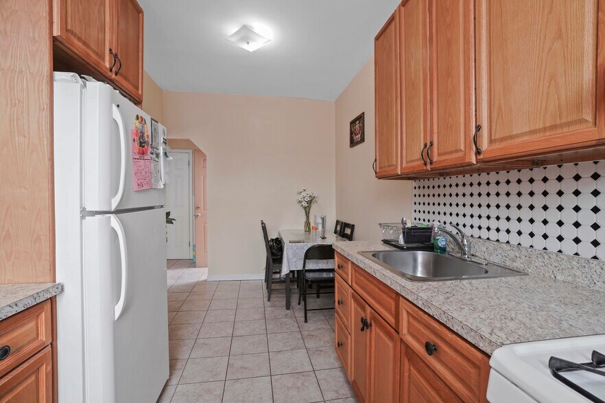 More Photos Of 1890 W 6th St, Brooklyn Storefront Retail Residential For Sale