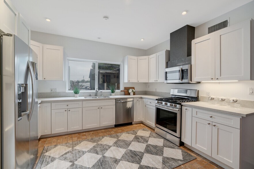 More Photos Of 1411-1413 Cloverfield Blvd, Santa Monica Apartments For Sale