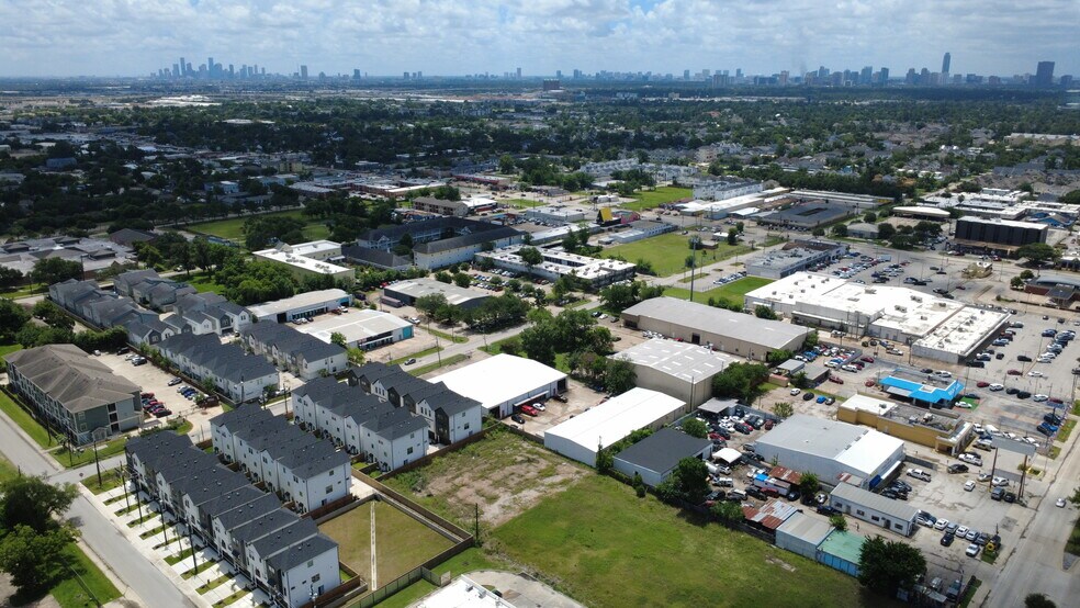 More Photos Of 1905 Johanna Dr, Houston Warehouse For Sale