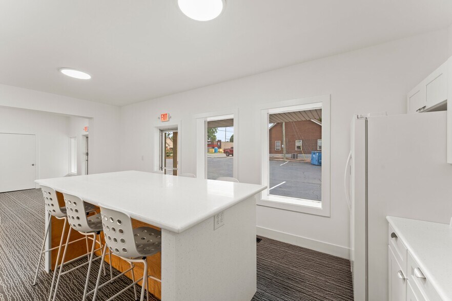 More Photos Of 410 Dinah Shore Blvd, Winchester Office Residential For Sale