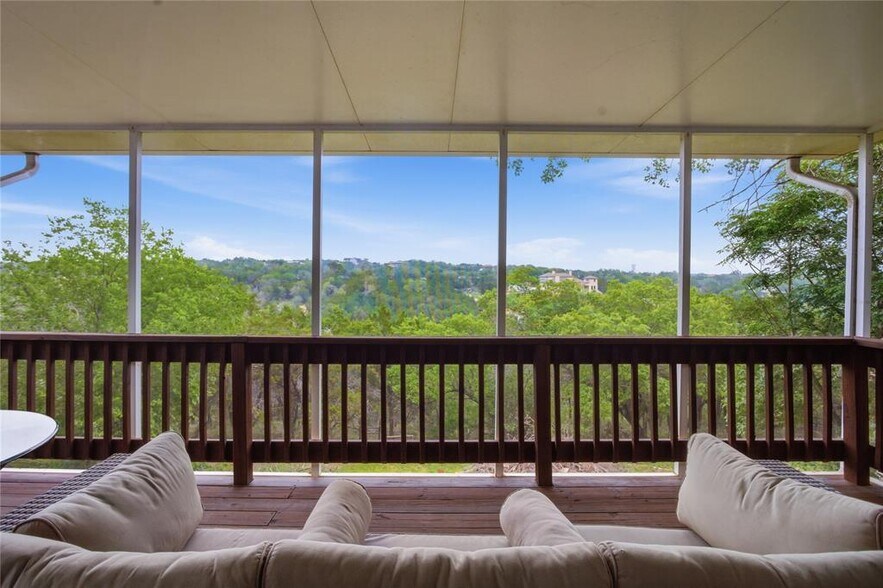 More Photos Of 15200 Storm Dr, Austin Specialty For Sale