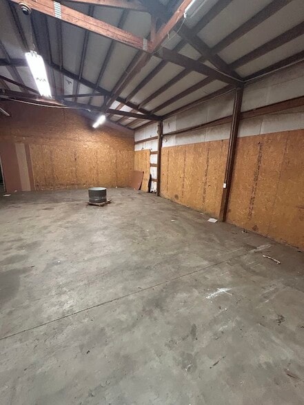 More Photos Of 24 Hampton Rd, Lyman Warehouse For Lease