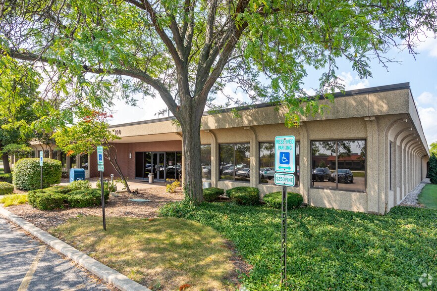 More Photos Of 1400 S Wolf Rd, Wheeling Coworking Space