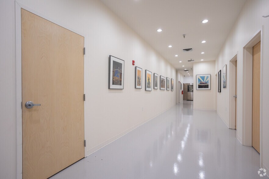 More Photos Of 901 Wayne St, Niles Warehouse For Lease