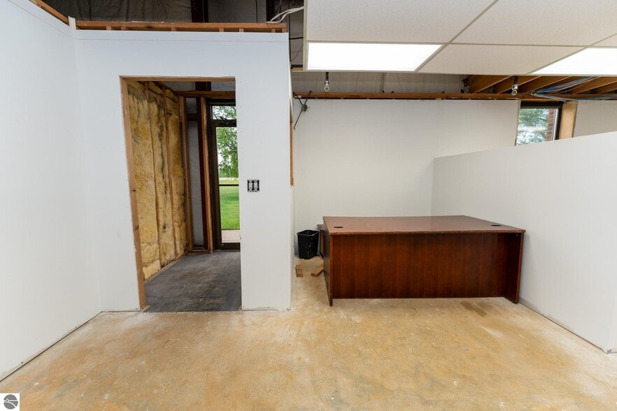 More Photos Of 910 Industrial Dr, Mount Pleasant Warehouse For Sale