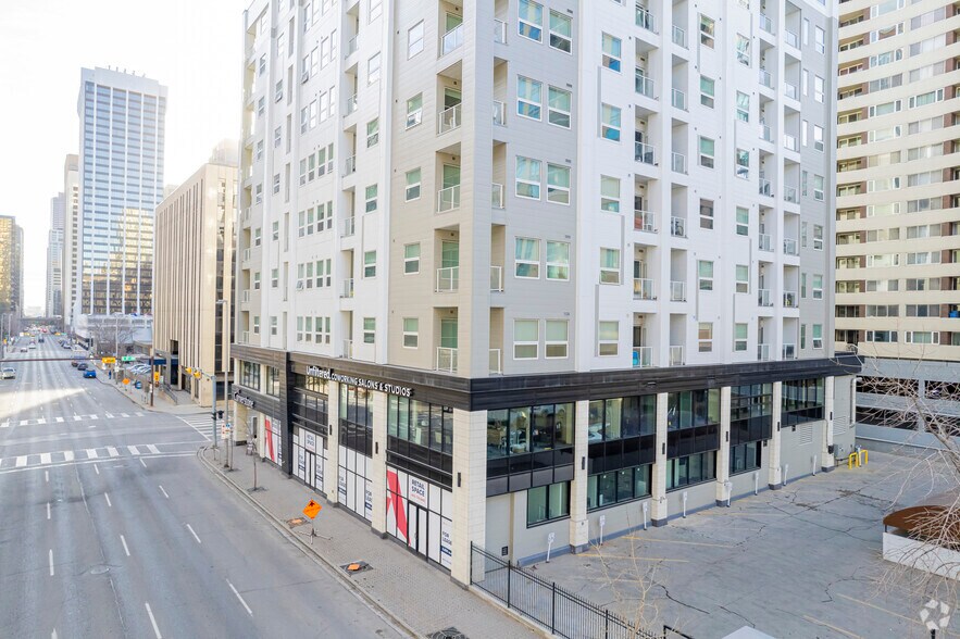 More Photos Of 909 5 Av SW, Calgary Apartments For Lease